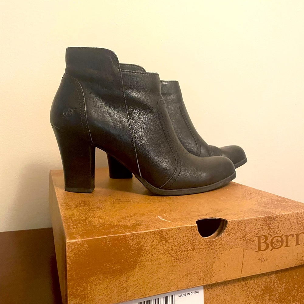 Black ankle all leather heeled bootie by BORN size 7 in original box